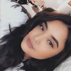 Meet your Posher, Daniela